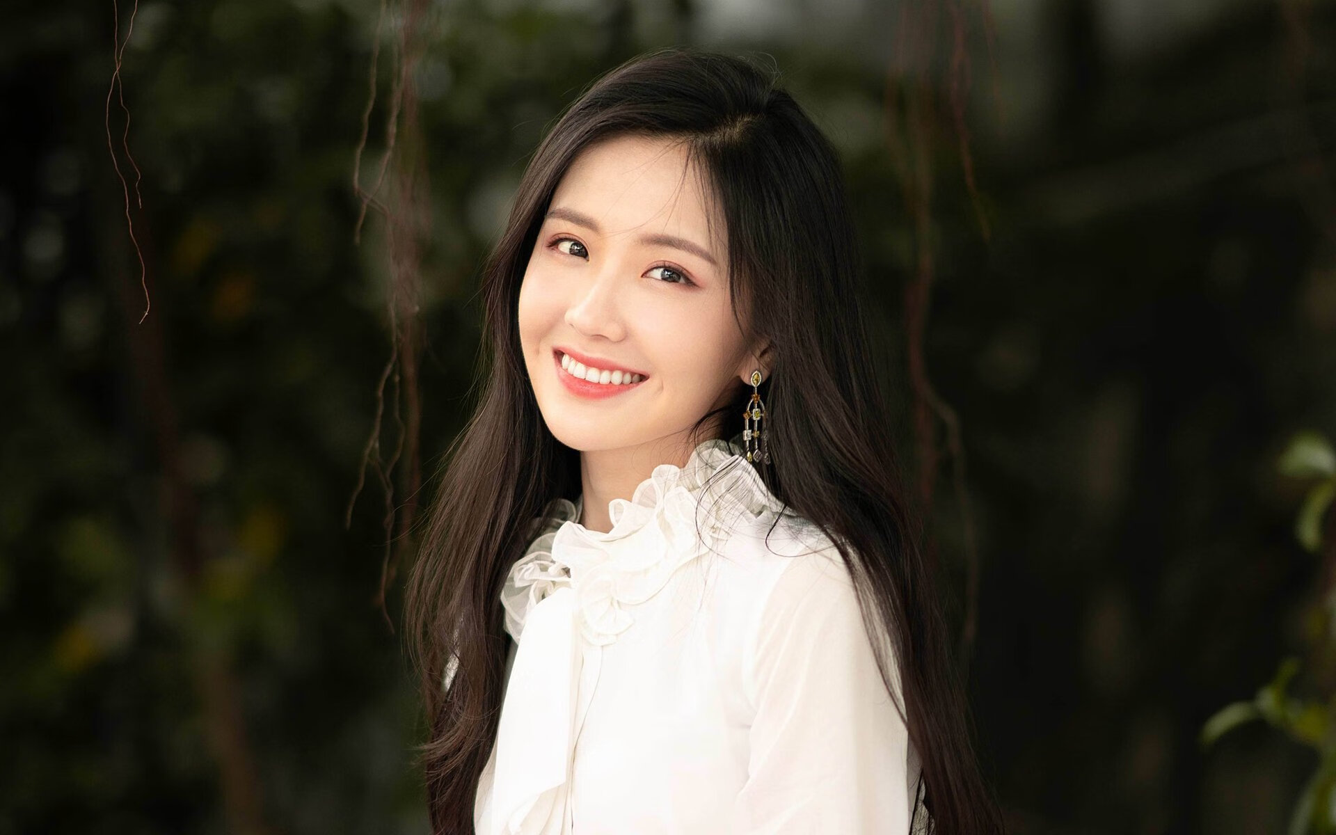 开云网站-_老鹰快攻积极，场面火爆引人入胜_，老鹰集锦